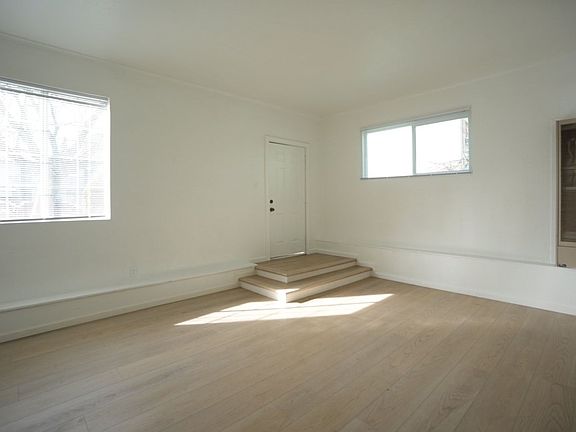 5th image of 130-142 S Underhill Dr #134