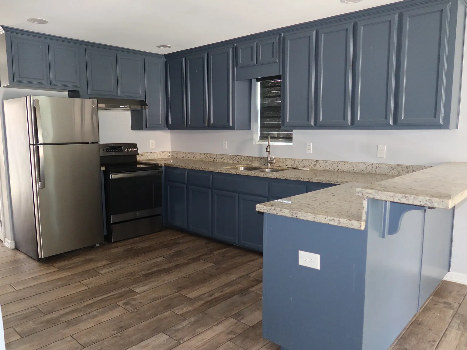 3 bed, 840 sqft, $1,250 — Photo 3