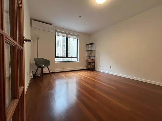Entry / hallway, photo 7