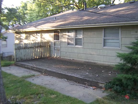 3rd image of 1702 NE 68th Pl