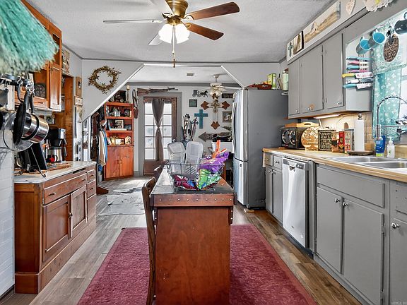 4th image of 44 Sherwood Ln