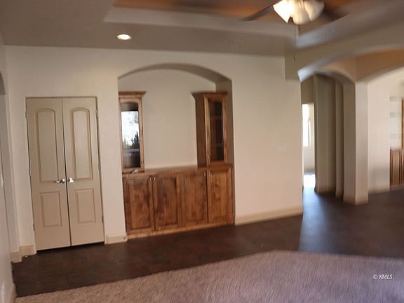 3rd image of 764 E Country Club Dr