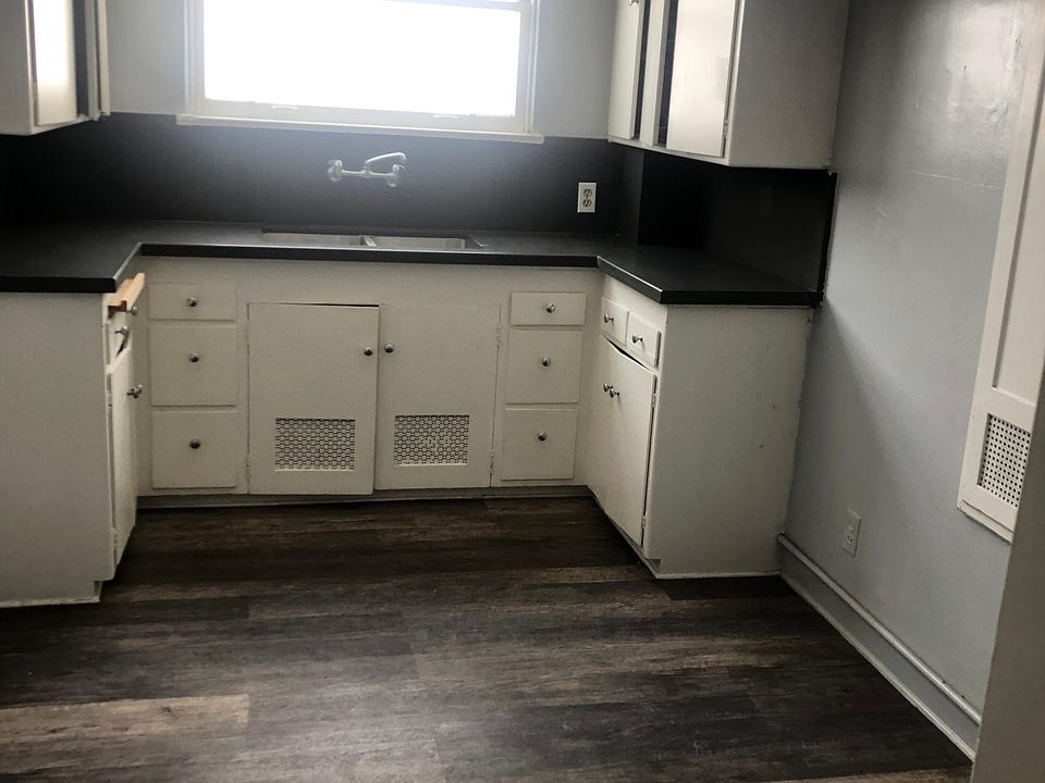 2nd image of 1366 1/2 Kelton Ave