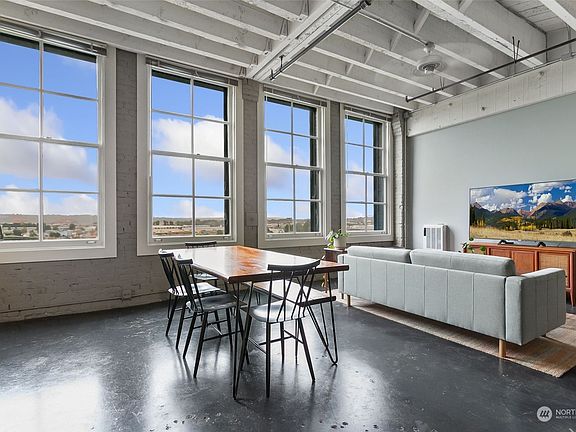 3rd image of 1120 Cliff Avenue #206