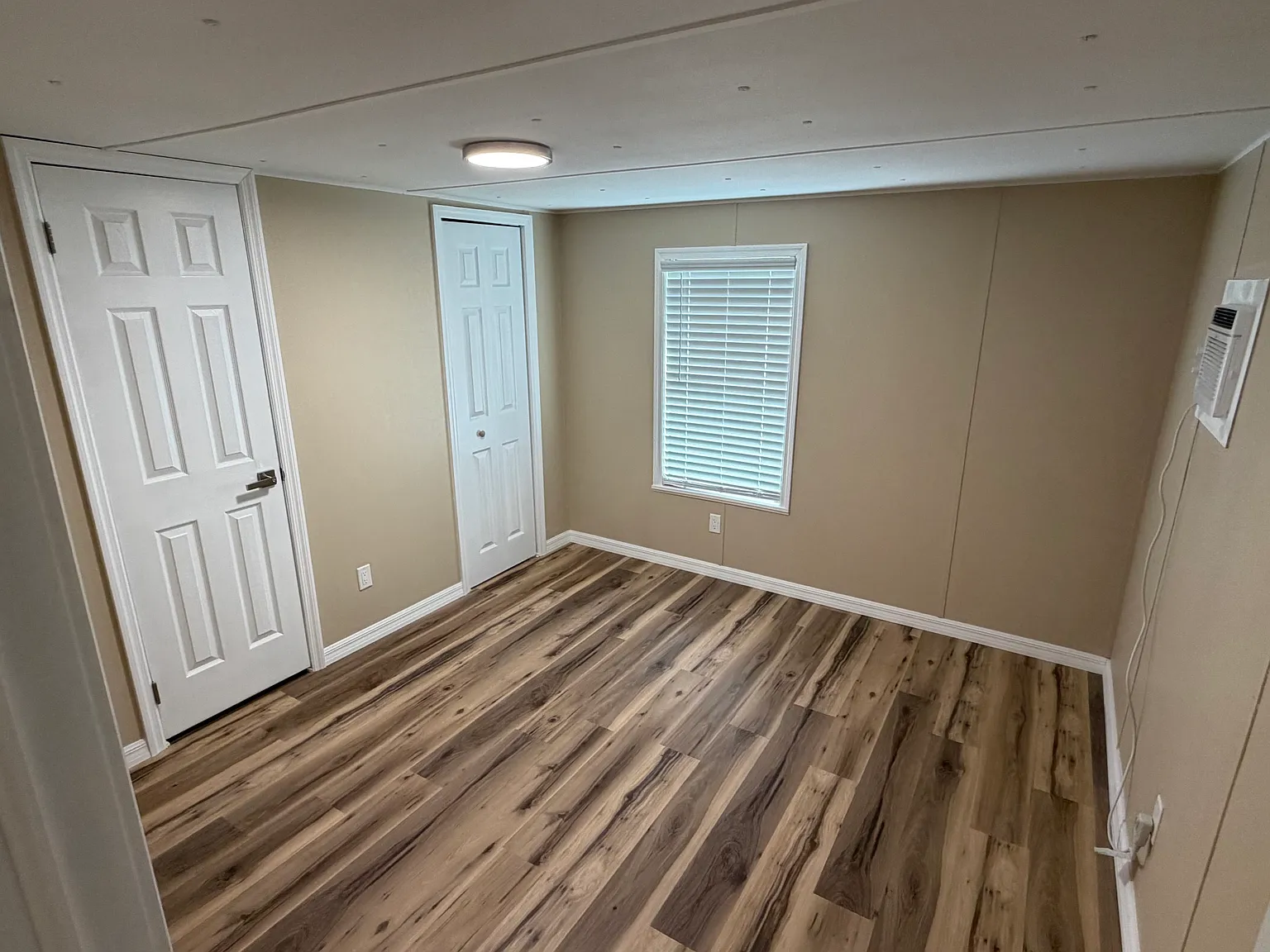 3 bed, 1.5 bath, 980 sqft, $2,000 — Photo 2