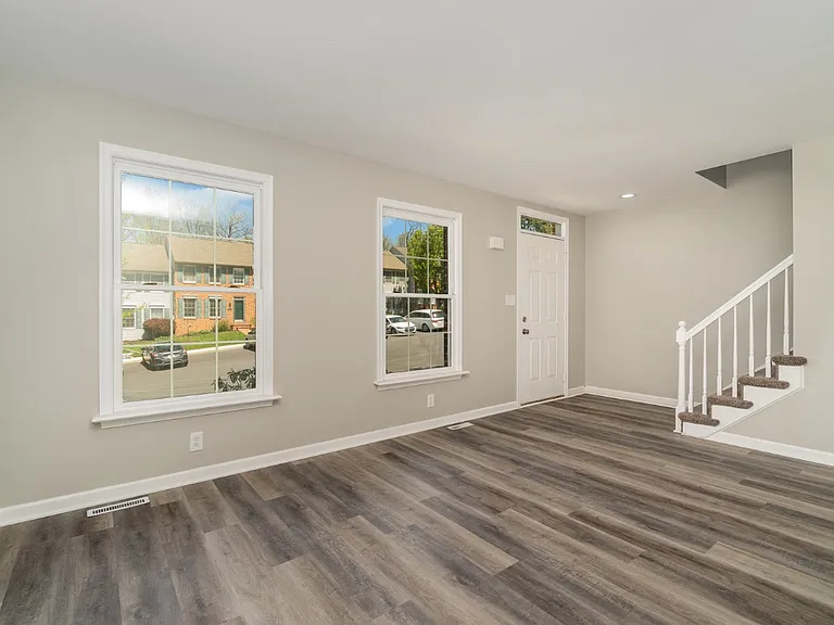 4193 Kittatinny Dr — Photo 2