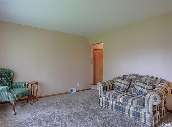4th image of 50685 Wilton St