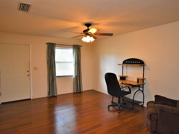 2nd image of 2522 Catherine St