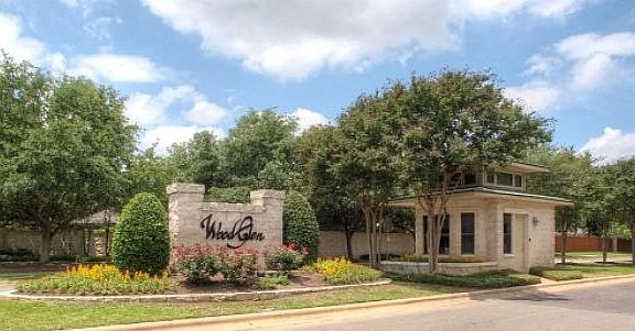 Woodglen Main Entrance