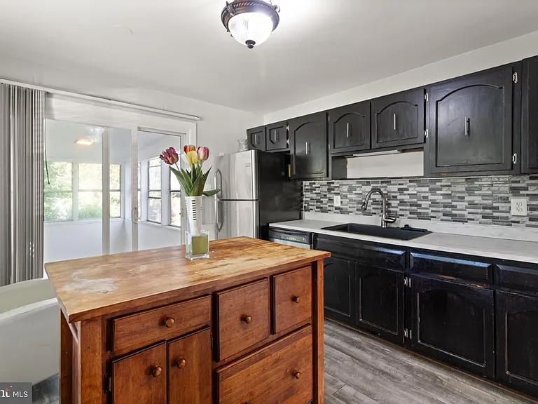 14815 Empire St — Photo 10