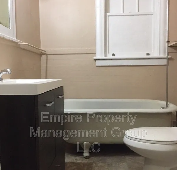 568 Park Ave #2 — Photo 17