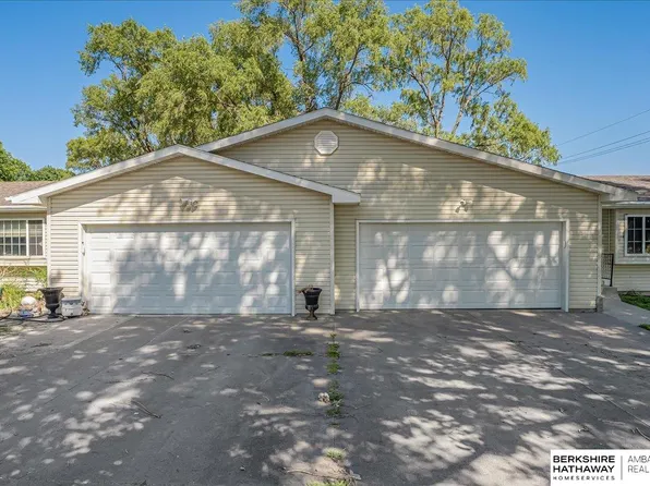 2520 Tea Party Ln, Omaha, NE 68142