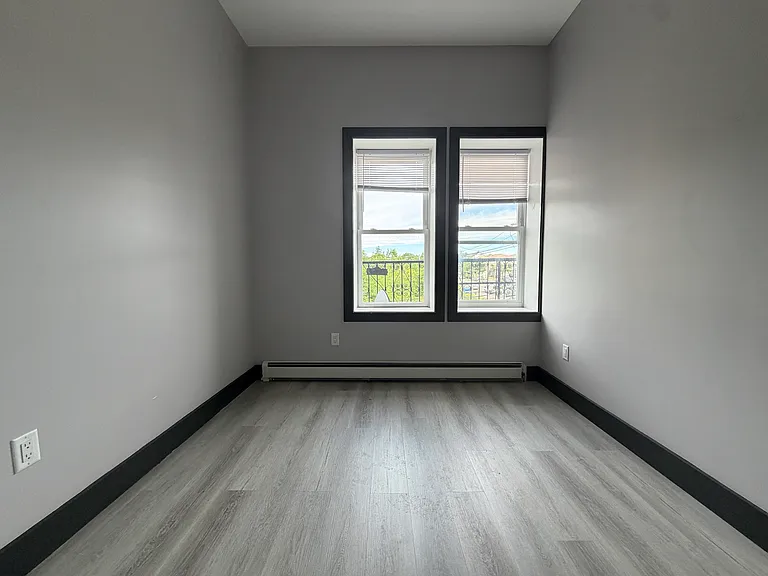 194-196 Johnson Ave #10 — Photo 8