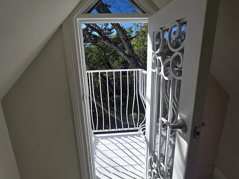 401 E Chestnut St — Photo 18