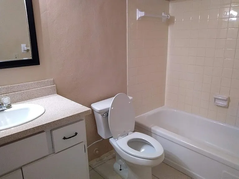 1840 Maravilla Ave #110 — Photo 11