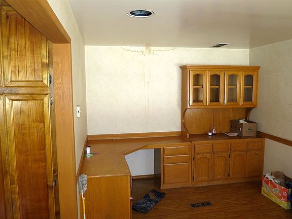 5th image of 470 Feather River Dr