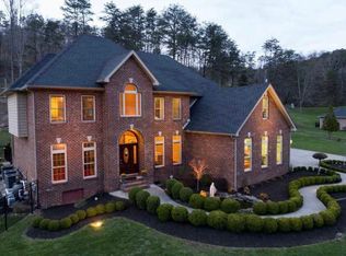 2 Stonegate Dr, Hurricane, WV 25526