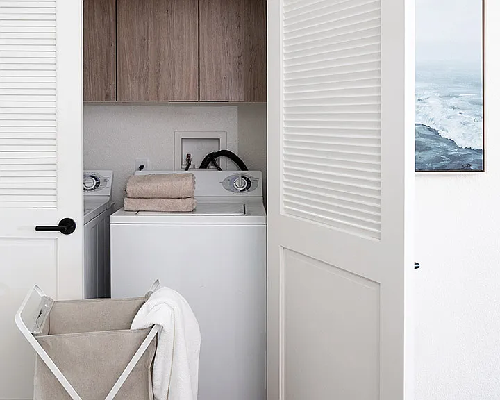 Apartment with In-Home Washer and Dryer.