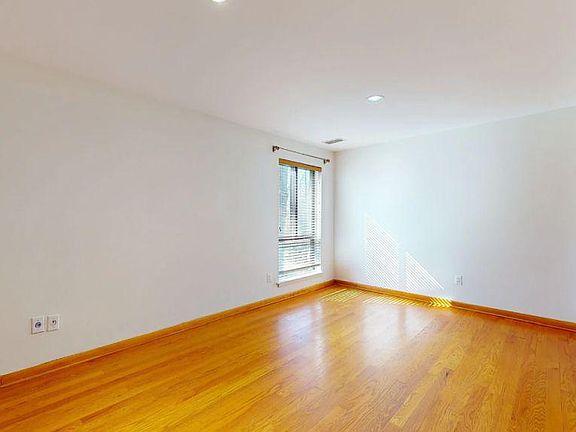 4th image of 11208 Chestnut Grove Sq APT 210