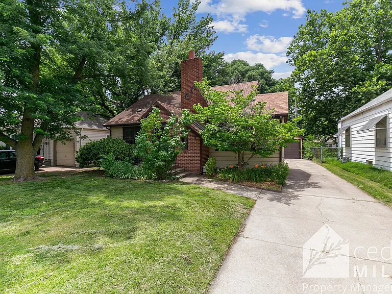 605 S Beverly Dr — Photo 11
