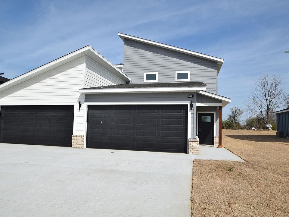 1st image of 1508 SW Casuarina Dr #1