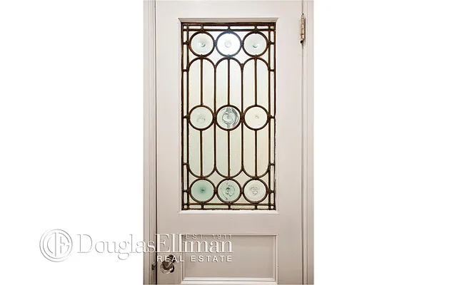 Sold by Douglas Elliman | media 24