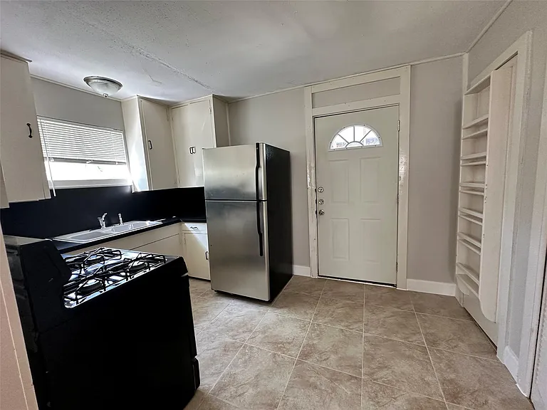 7110 McHenry St #B — Photo 2