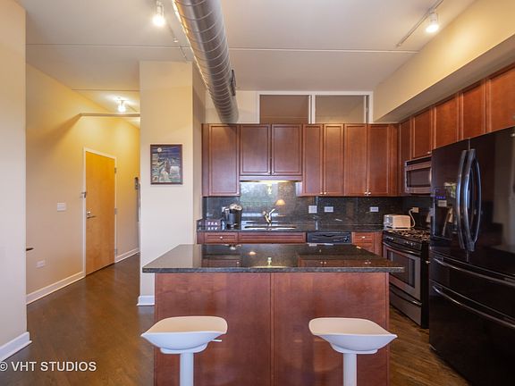 2nd image of 3125 W Fullerton Ave APT 507