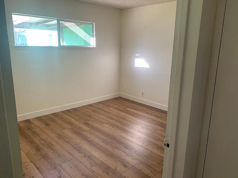 1465 Thomas Dr — Photo 9