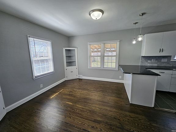 5th image of 419 Runnymeade Ave