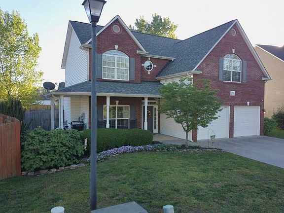 2nd image of 1645 Silver Oak Ln