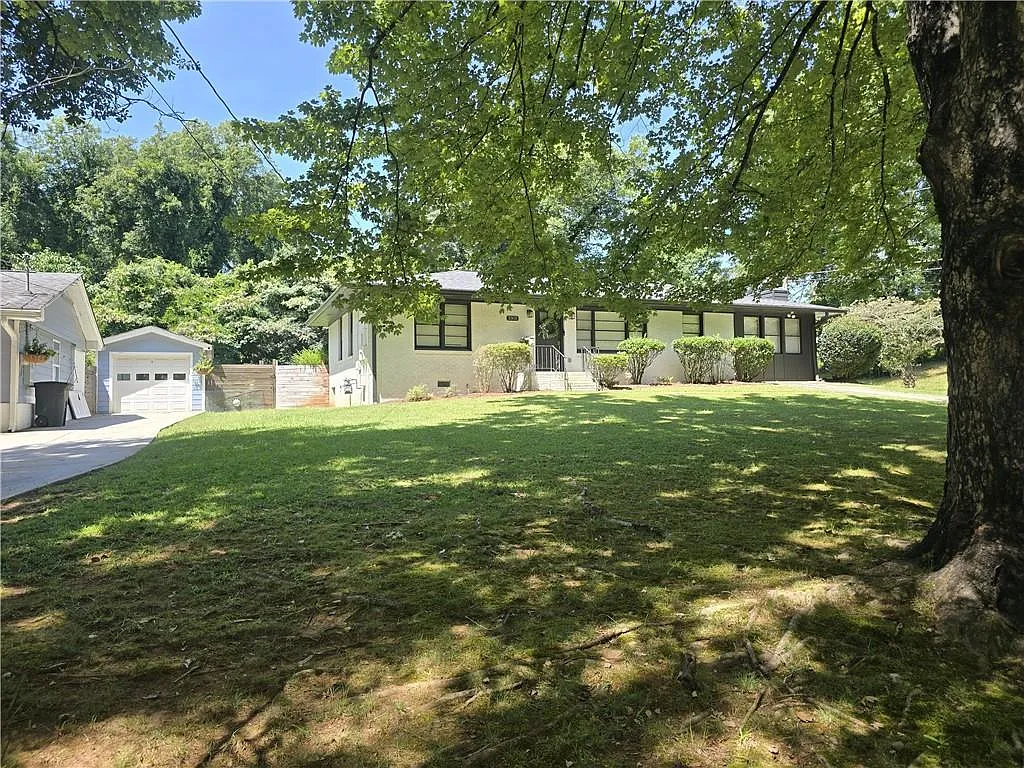 3 bed, 2.0 bath, 1404 sqft, $2,000 — Photo 3