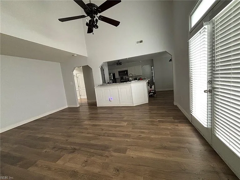 3145 Crestwood Ln — Photo 10