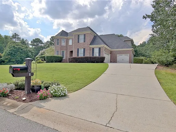 100 Grouse Point, Fayetteville, GA 30215