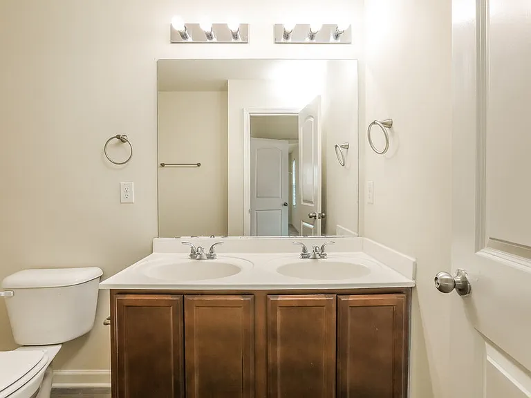 302 Freeman Cir — Photo 11
