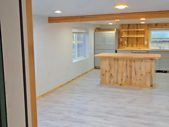 109 Douglas Ave #B, Tillamook, OR 97141