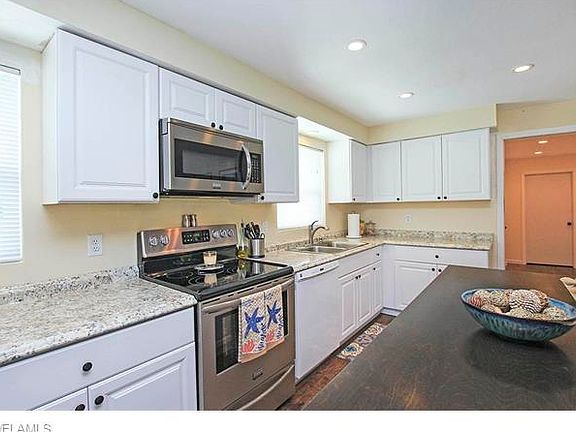 4th image of 5049 Greenbriar Dr