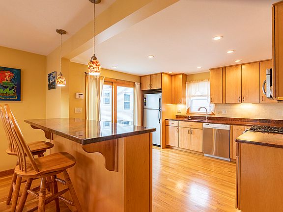 4th image of 24 Rockdale Ave