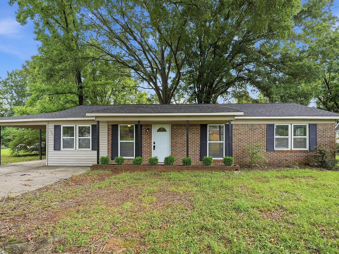 Charming 3BR/1BA Home in Decatur, AL — Photo 1