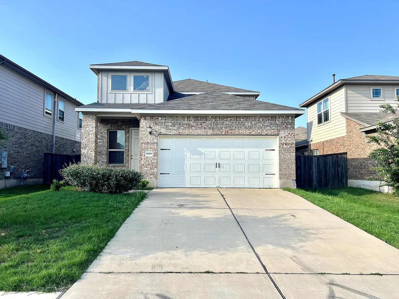 4 bed, 2.5 bath, 1968 sqft, $2,100 — Photo 1