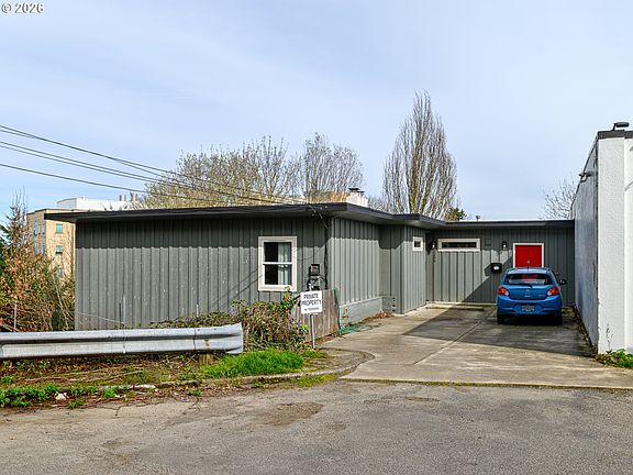 5th image of 3204 SW 10th Ave
