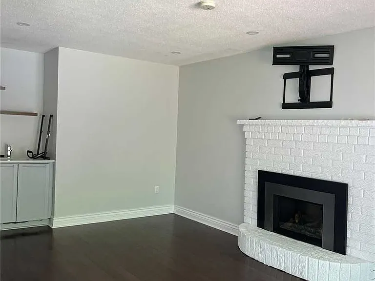 1241 Maple Ridge Dr — Photo 5