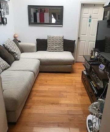 2nd image of 3060 Steinway St