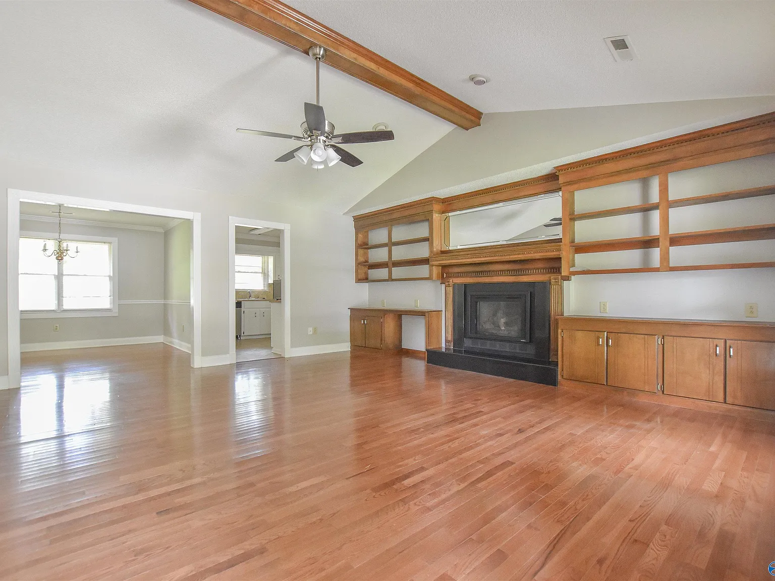 3 bed, 2.0 bath, 1600 sqft, $1,875 — Photo 4