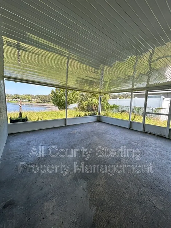 4 bed, 2.0 bath, 2057 sqft, $2,399 — Photo 2
