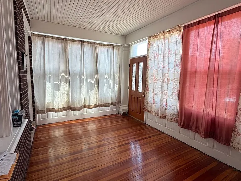 536 W Chew Ave — Photo 3