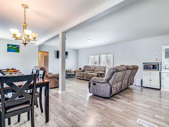 3rd image of 48 Holly St