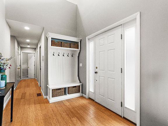 5th image of 46 Lakeview Dr