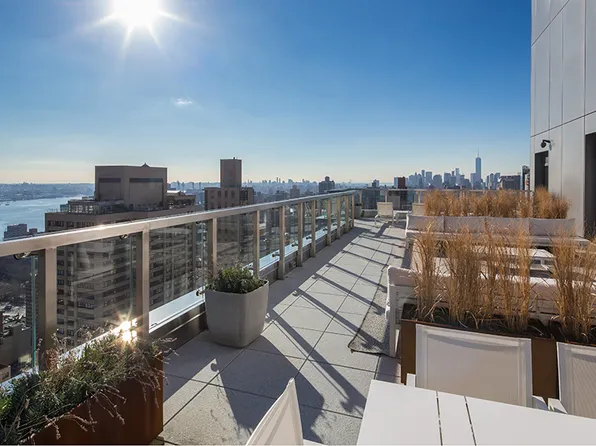 325 Lexington Avenue image 13 of 14