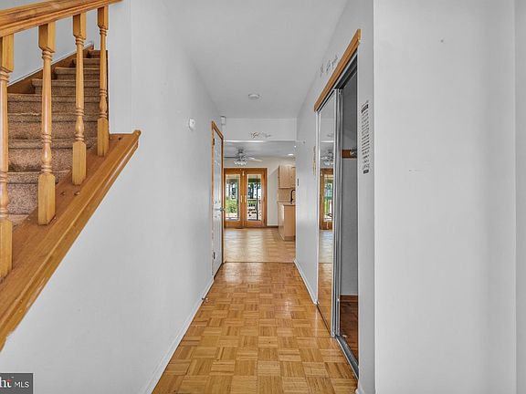3rd image of 1218 Primrose Ln